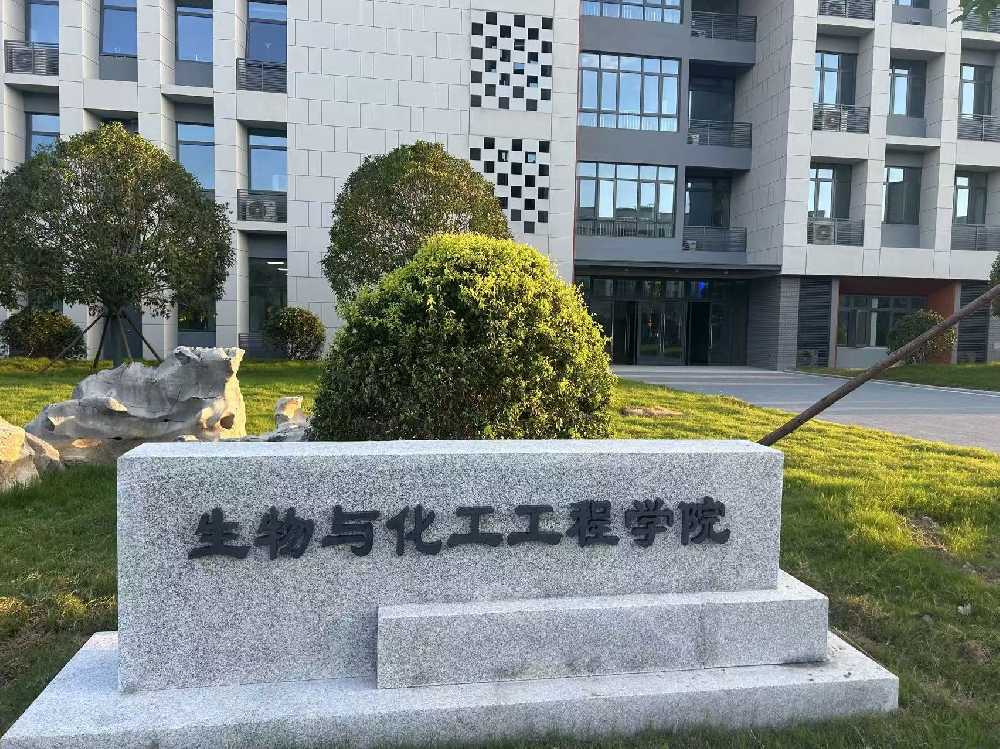 汕头市扬州职业大学体育场高杆灯项目
